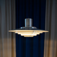 UFO Hängelampe von GLOW UP STUDIO – ikonische Space Age Pendelleuchte aus Aluminium im 60er Design